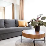 Househost Smolensk Elegant Ac Lift Security Apartman