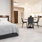 Househost Smolensk Elegant Ac Lift Security
