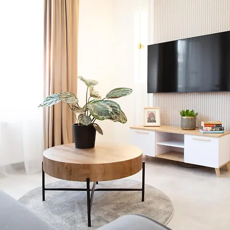 Househost Smolensk Elegant Ac Lift Security דירה