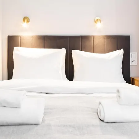 Househost Smolensk Elegant Ac Lift Security