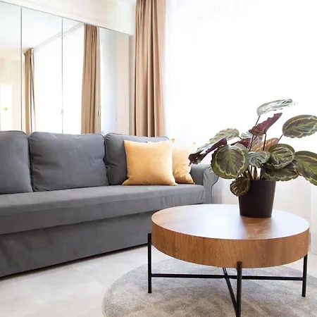 Househost Smolensk Elegant Ac Lift Security דירה