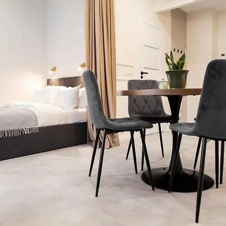 Househost Smolensk Elegant Ac Lift Security *