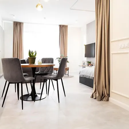 Househost Smolensk Elegant Ac Lift Security Apartman *