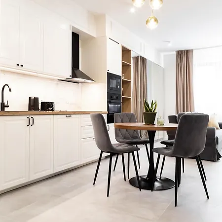 Househost Smolensk Elegant Ac Lift Security דירה קרקוב