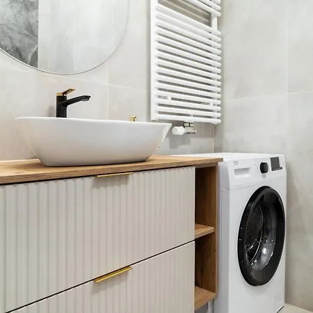 Househost Smolensk Elegant Ac Lift Security